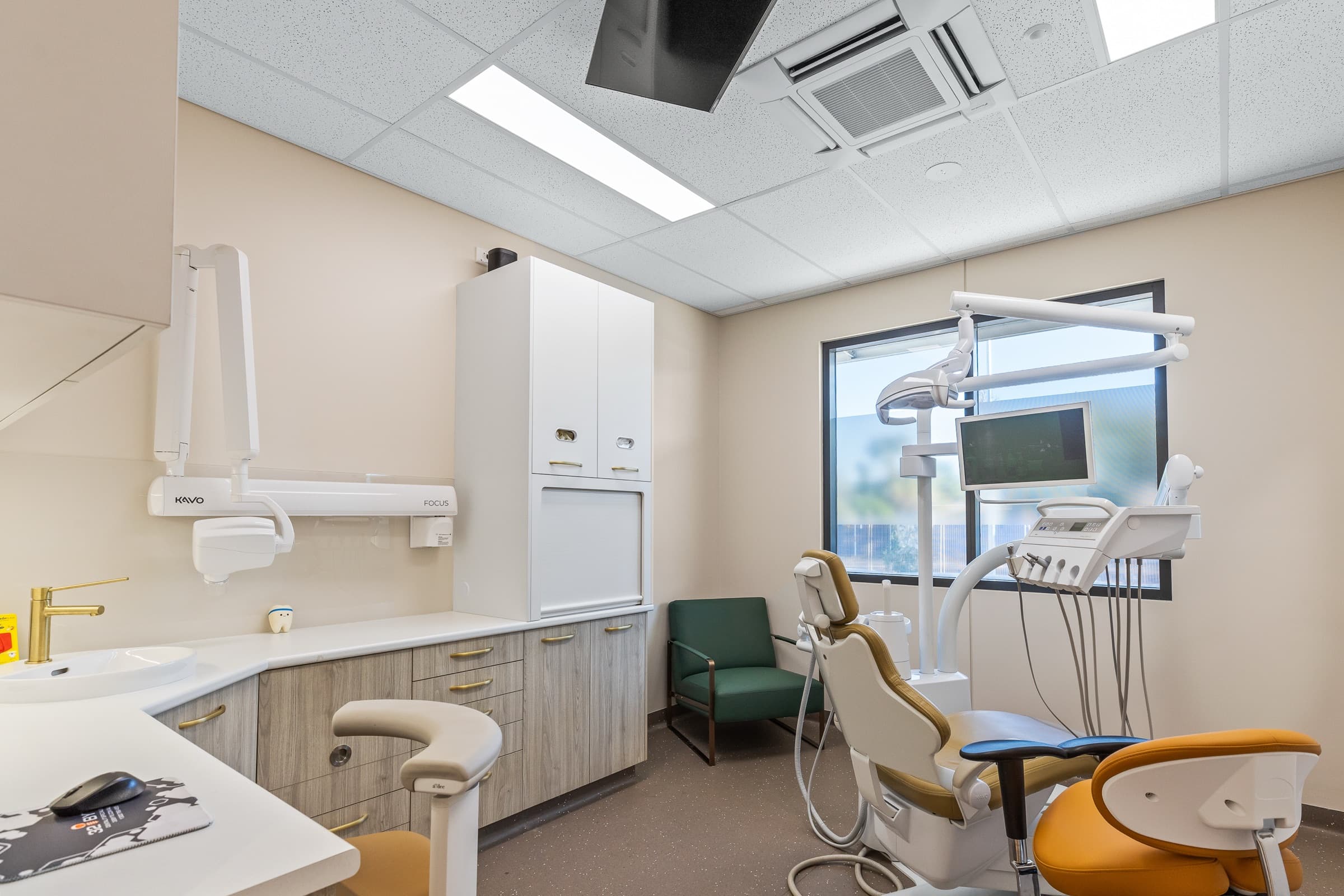 DNTL Code surgery with a dental chair and an orange visitor chair